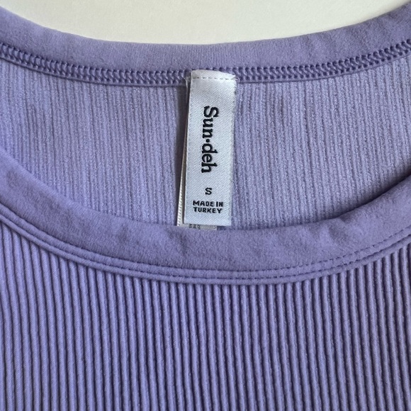 Aritzia Sunday Best Rib Seamless Shirley Tank - Picture 3 of 10